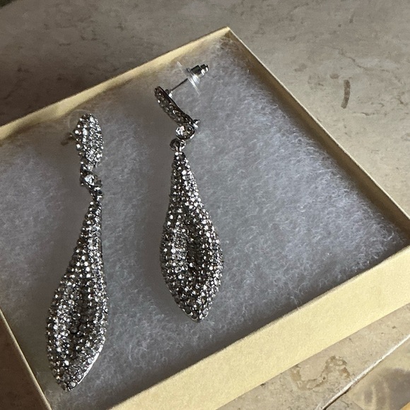 Costume Crystal Tear Drop Earring - Picture 1 of 3